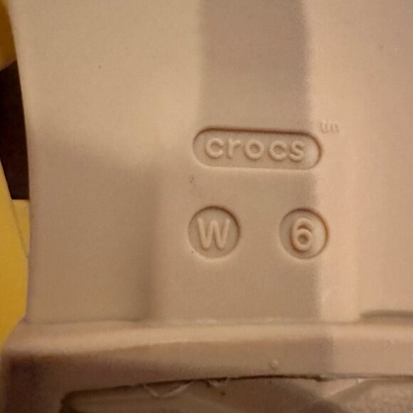 CROCS WOMENS SIZE 6 YELLOW SANDALS SHOES NWOT - Picture 7 of 8
